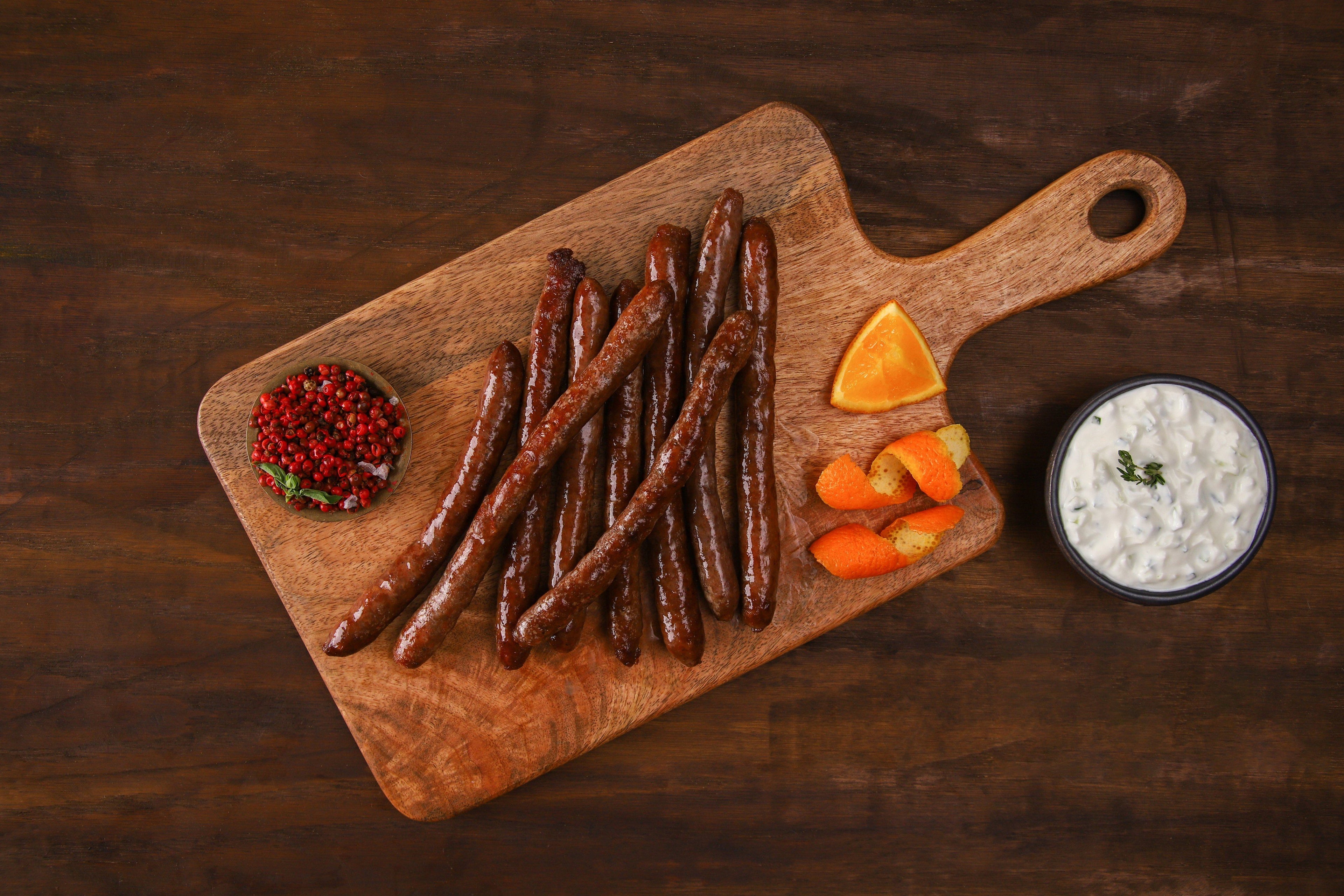السجق اليوناني Raw Items (No preservatives) المنتجات النيئة (خالية من المواد الحافظة) Loukaniko Greek Sausages 